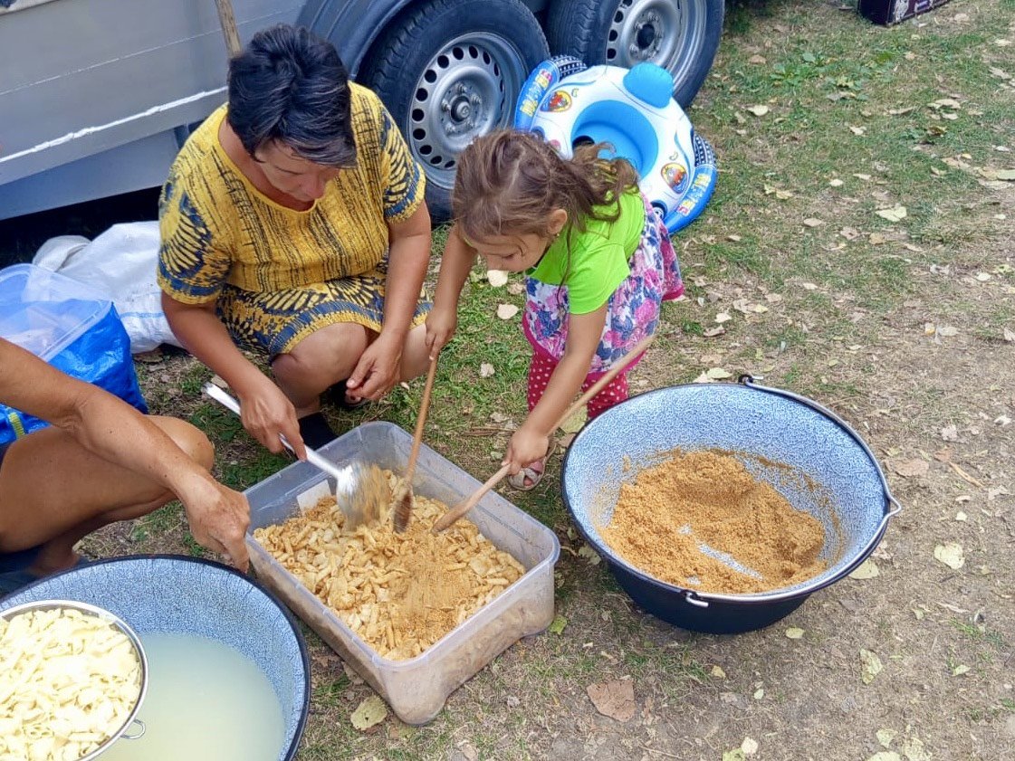 bogrács, Kanabé Dávid, junk food, Balaton, Fuse Band, Csíkszentsimoni Ifjúsági Zenekar