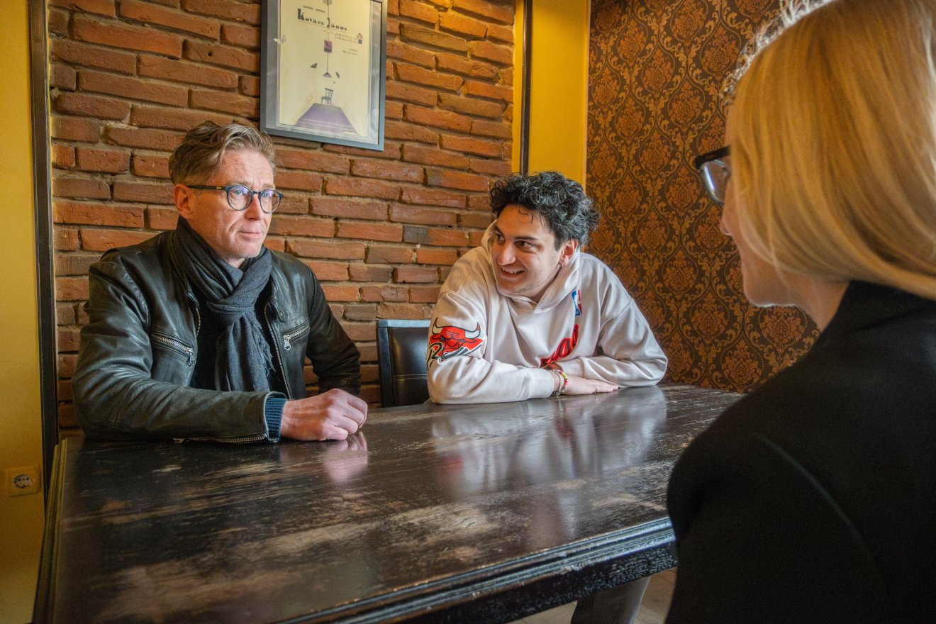 dühös, tizenkét, előadás, színház