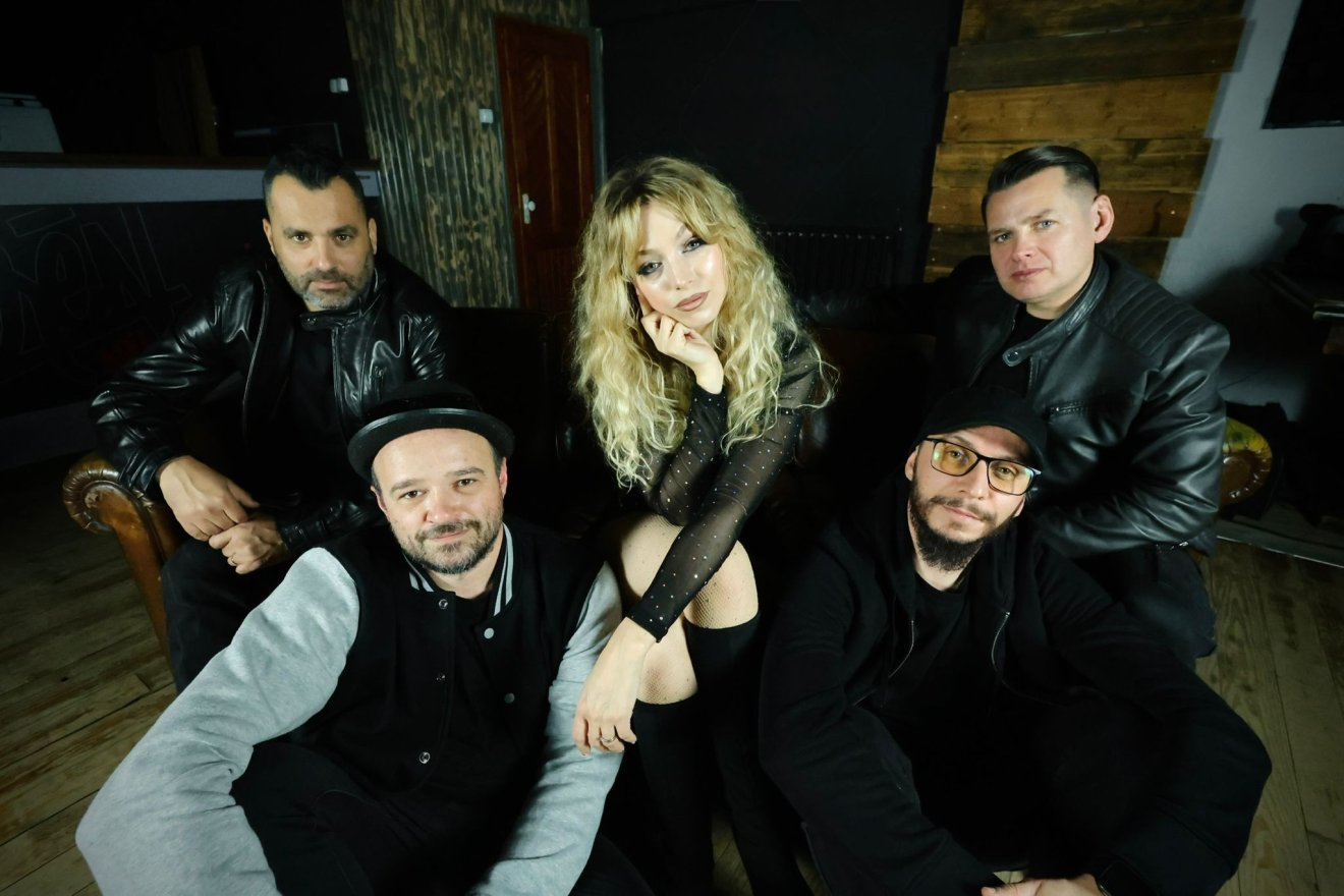 No sugar, Szőcs Reni, Star Academy, Erdély hangja, korszak, frontember-váltás