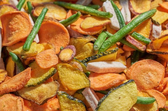 Zacskón túl: zöldségcsipsz könyv mellé