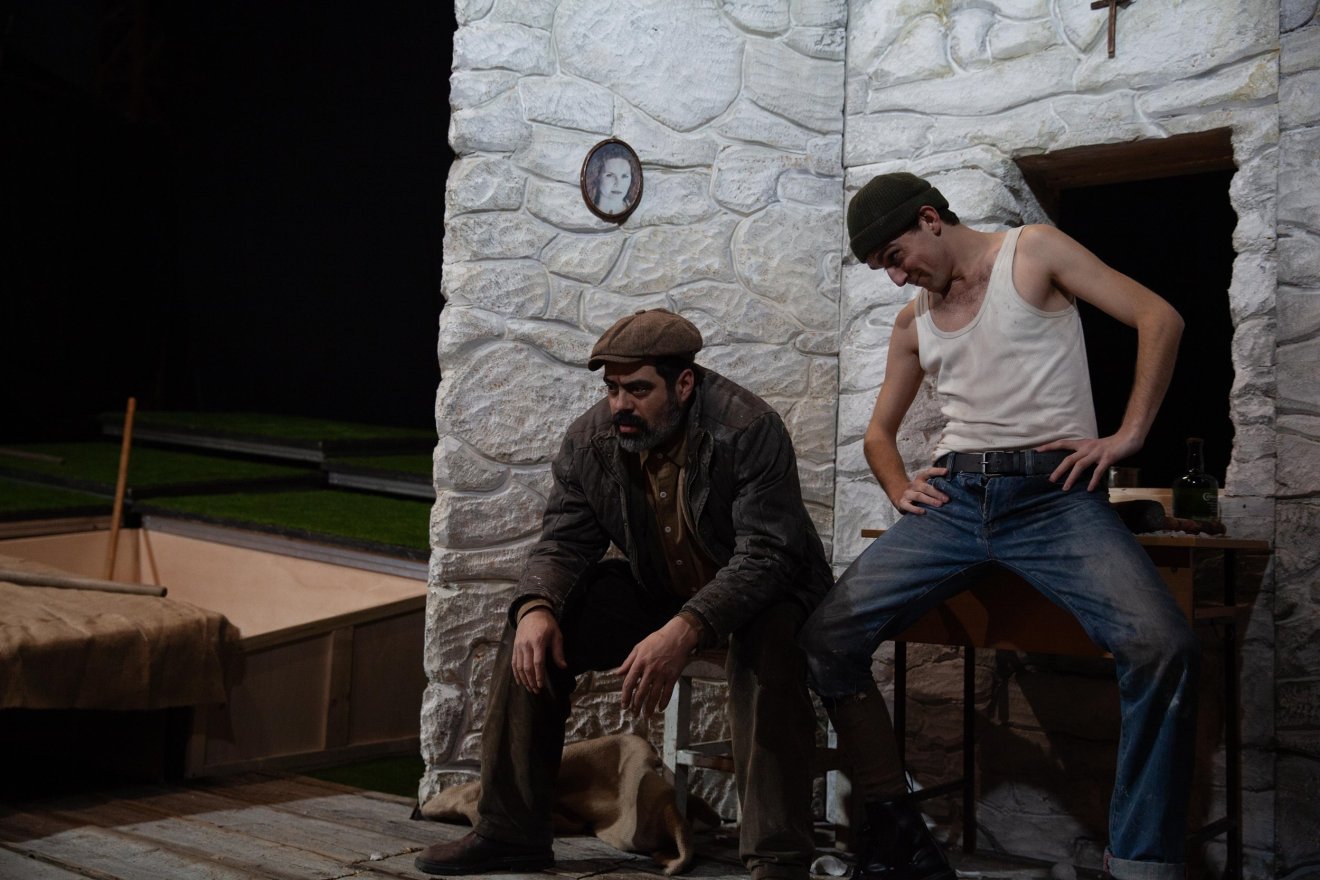 koponya, színház, drámaíró, próba, előadás, bemutató