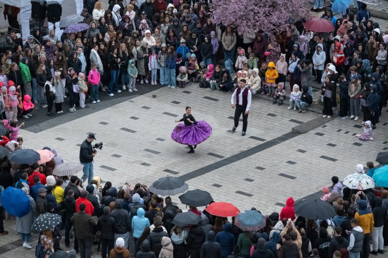 Tánc mindenek felett: közös ritmusra lüktetett Csíkszereda a világnapon
