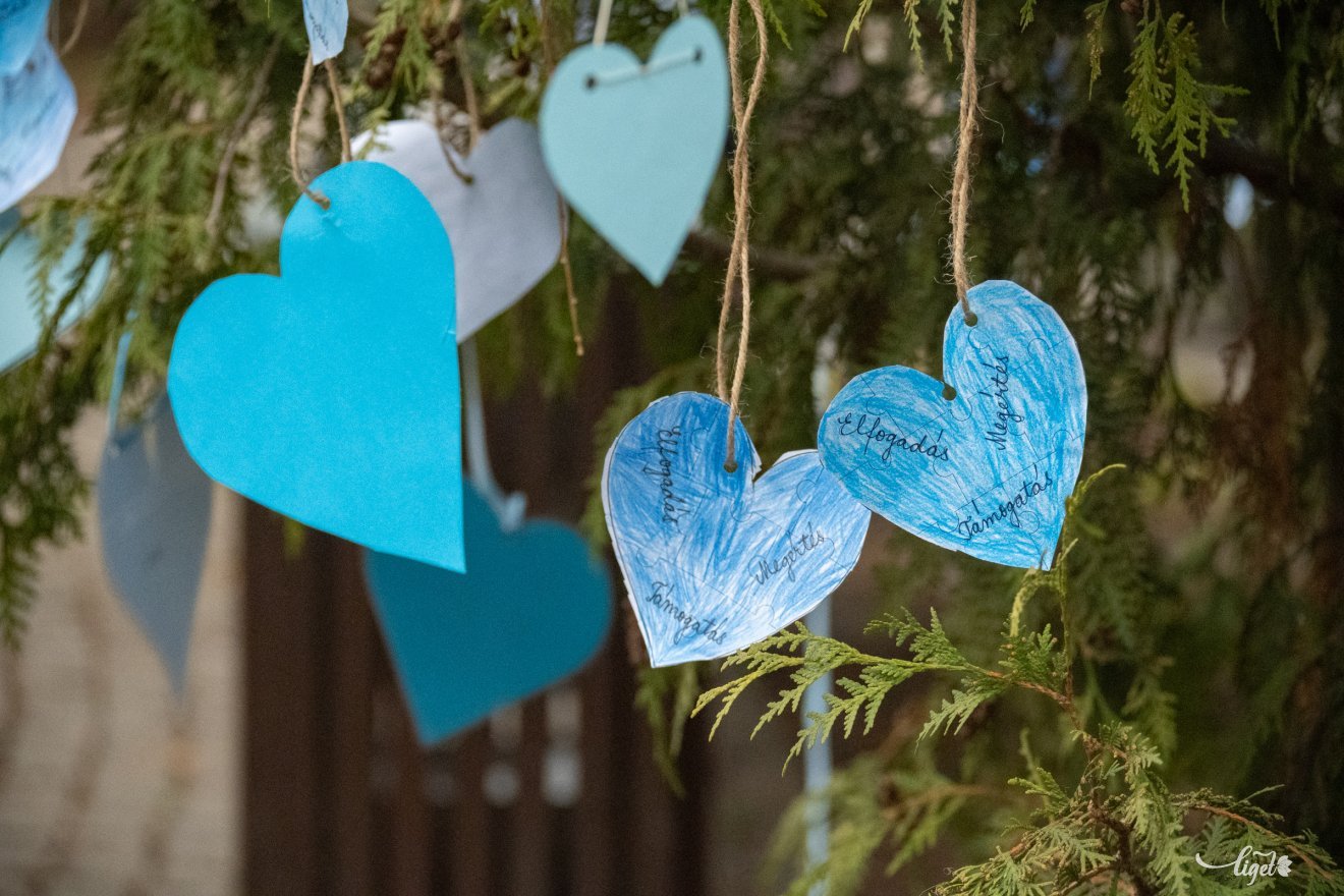 Autizmus Világnapján, kék szívek, április 2, autizmus, központi park, Játékos Univerzum Egyesület