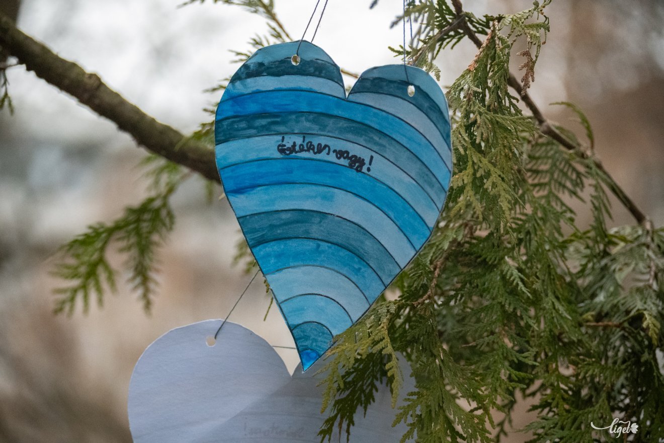 Autizmus Világnapján, kék szívek, április 2, autizmus, központi park, Játékos Univerzum Egyesület