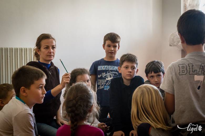 A nő, aki életre kelti a tárgyakat