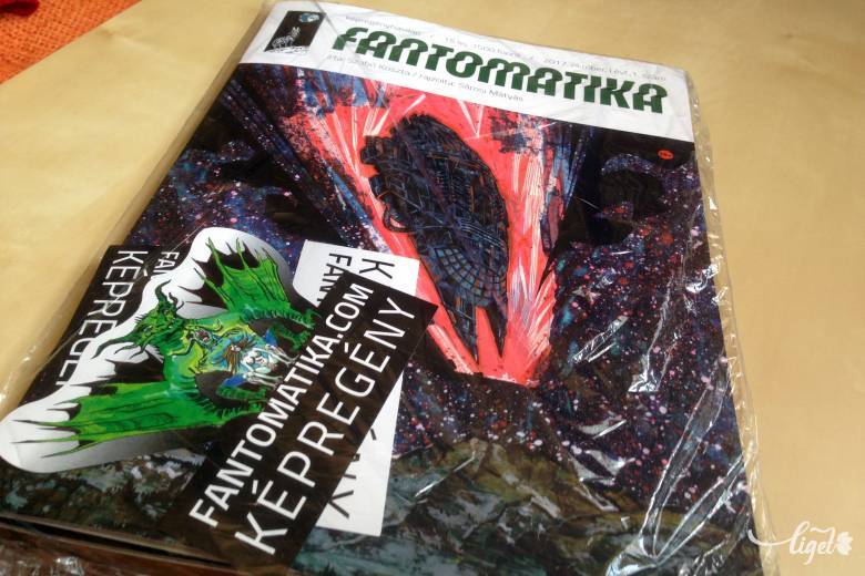Friss, recseg a celofánban és még nyomdaszagja van •  Fotó: Rédai Attila