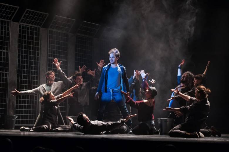 Énektudásra is szüksége volt a Hair című musicalben •  Fotó: Csiky Gergely Állami Magyar Színház