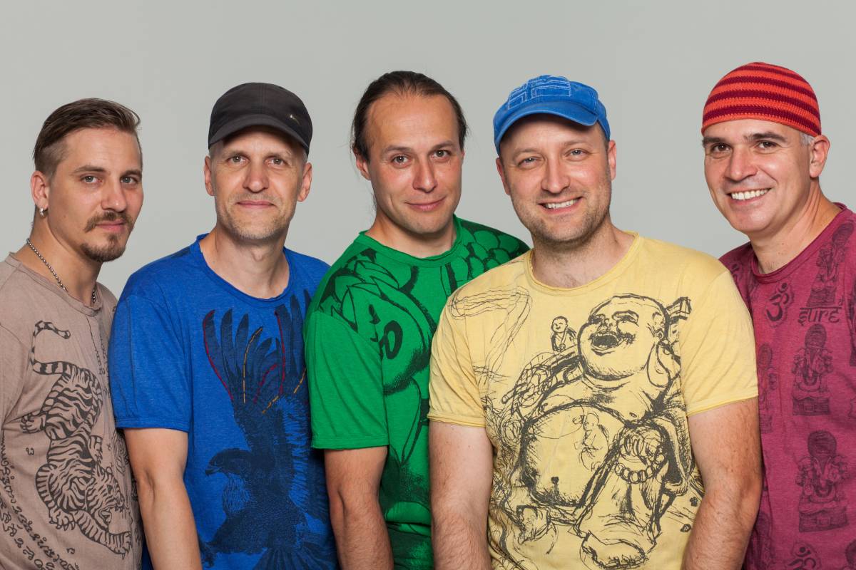 Körmendy Dávid, Maroevich Zsolt, Székely Zoltán, Buda Gábor és Szabó Tibor •  Fotó: almazenekar.hu