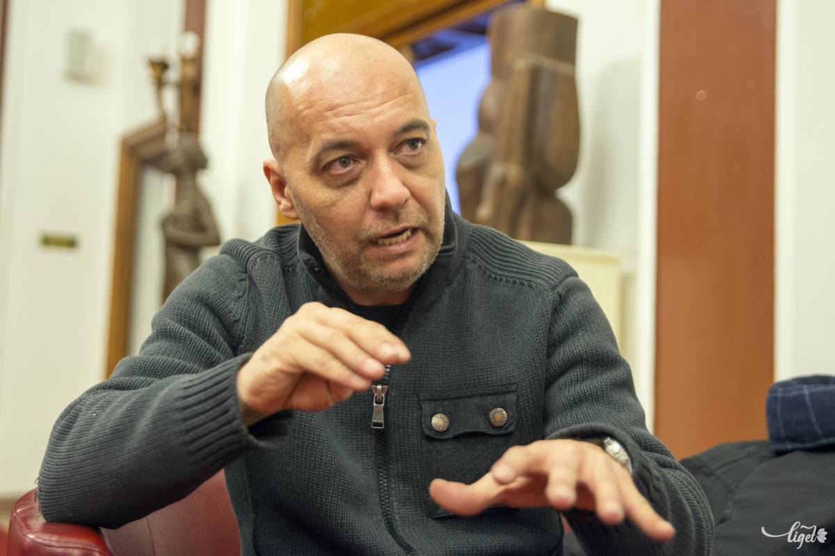 Hégli Dusán: Nem válaszokat próbálok adni, hanem kérdéseket teszek fel, amelyeket a nézőknek kell megválaszolniuk •  Fotó: Dávid Anna Júlia