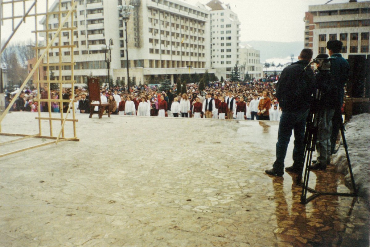 Az 1996-os bemutatót még nem, de az 1998-ast már élőben közvetítette a Duna TV 