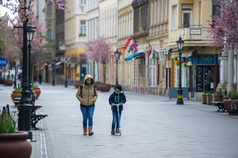 Kétoldalú megállapodásokat köt Magyarország a védettségi igazolványok elismeréséről