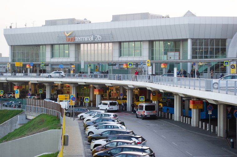 Bombafenyegetés miatt szállt le a Wizz Air egyik járata a budapesti reptéren