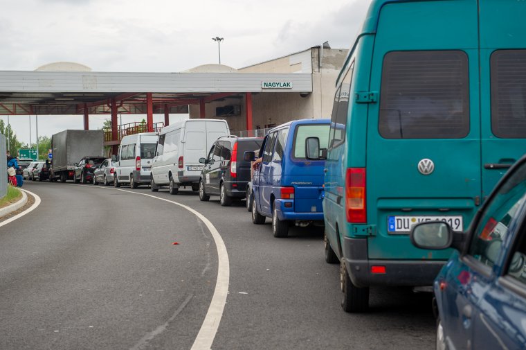 Sokan indultak vissza külföldre dolgozni, megnégyszereződött az utasforgalom a nagylaki határátkelőnél