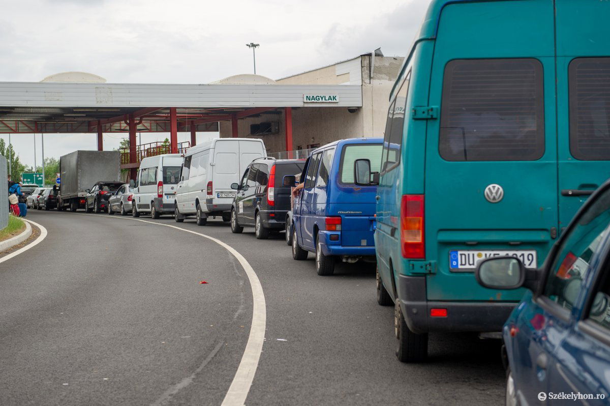 Jó hír az EU-s fuvarozóknak, hogy ezentúl nem egy sorban kell várakozniuk a törökországi kamionosokkal. Képünk illusztráció •  Fotó: Beliczay László