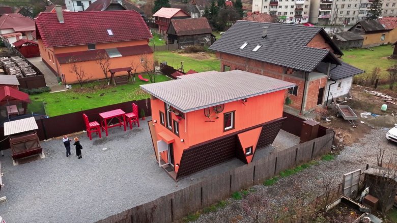A házikó, ahol minden a feje tetejére állt