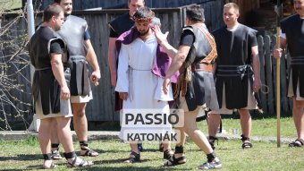 A kéz, amely üt, de nem tudja, kit | Passió