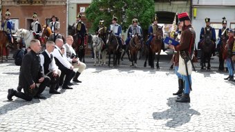 Oktatnak, tanítanak és láttatnak a huszártoborzók