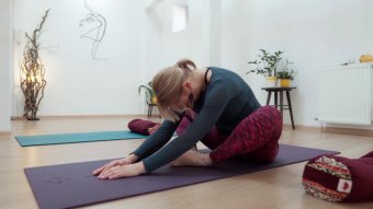 A stresszes nő és a jóga
