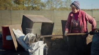A szénégetés évszázados hagyománya elevenedik meg a Kalonda-tetőn
