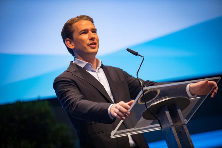 Korrupciógyanús ügyek: lemondott Sebastian Kurz osztrák kancellár