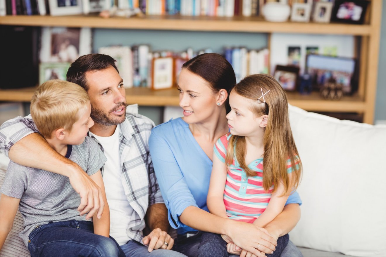Családi tanakodás. Egyeseknek sikerült, másoknak nem a hiteligénylés •  Fotó: Illusztráció: Shutterstock