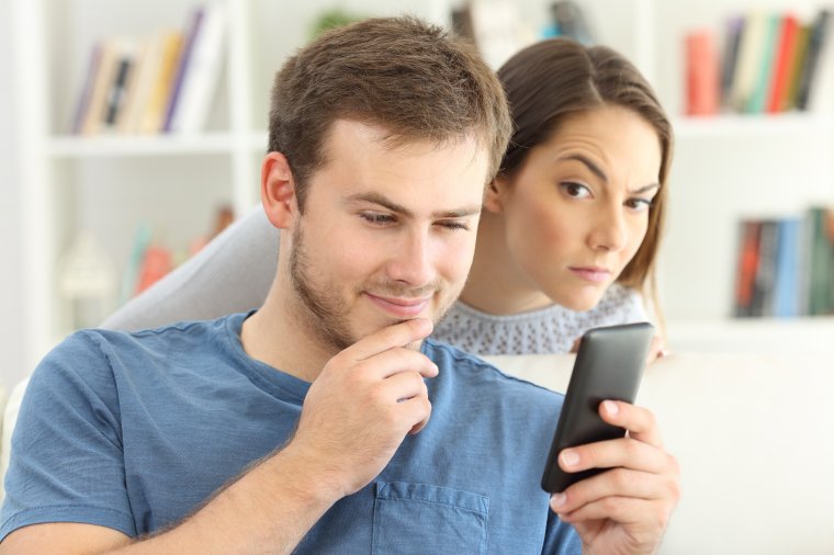 Bartha Krisztina: Az online hűtlenség éppen olyan horderejű problémát jelent egy párkapcsolatban, mint a klasszikus változata