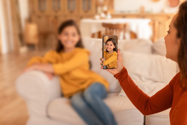 Még alig ötéves, de már ezerötszáz fotója elérhető a neten: sharenting