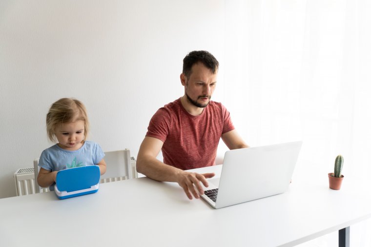 Fekete István: Online „könnyű” jelen lenni – A képernyőidő sötét oldala