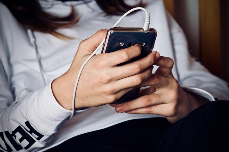 A biztonságos online környezet megteremtése folyamatos párbeszéd és odafigyelés eredménye