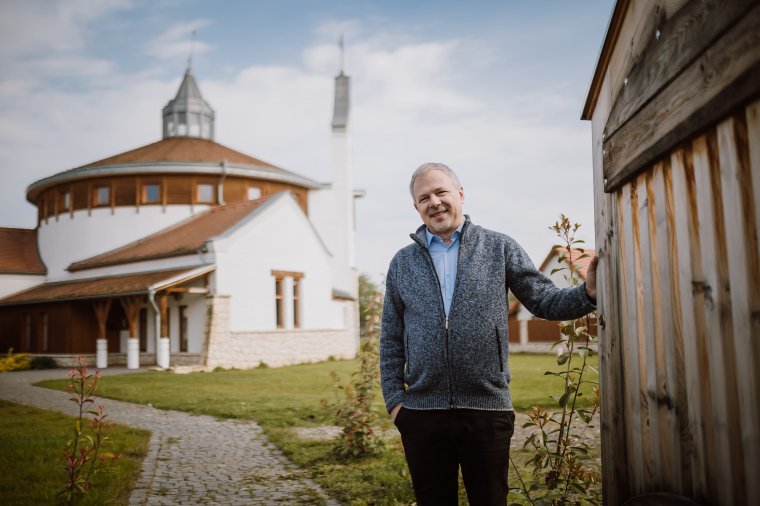 Szénégető István: Úgy kellene éljünk, mint egy nagy család