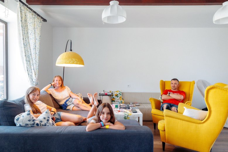 Okos és fenntartható: szalmaház Csíksomlyón