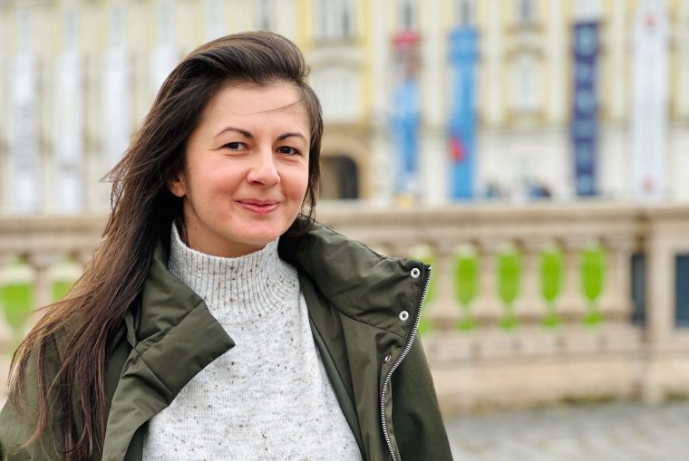 Villáminterjú Kürti Andreával: Szép köntösben, hosszan hallgatni a csendet