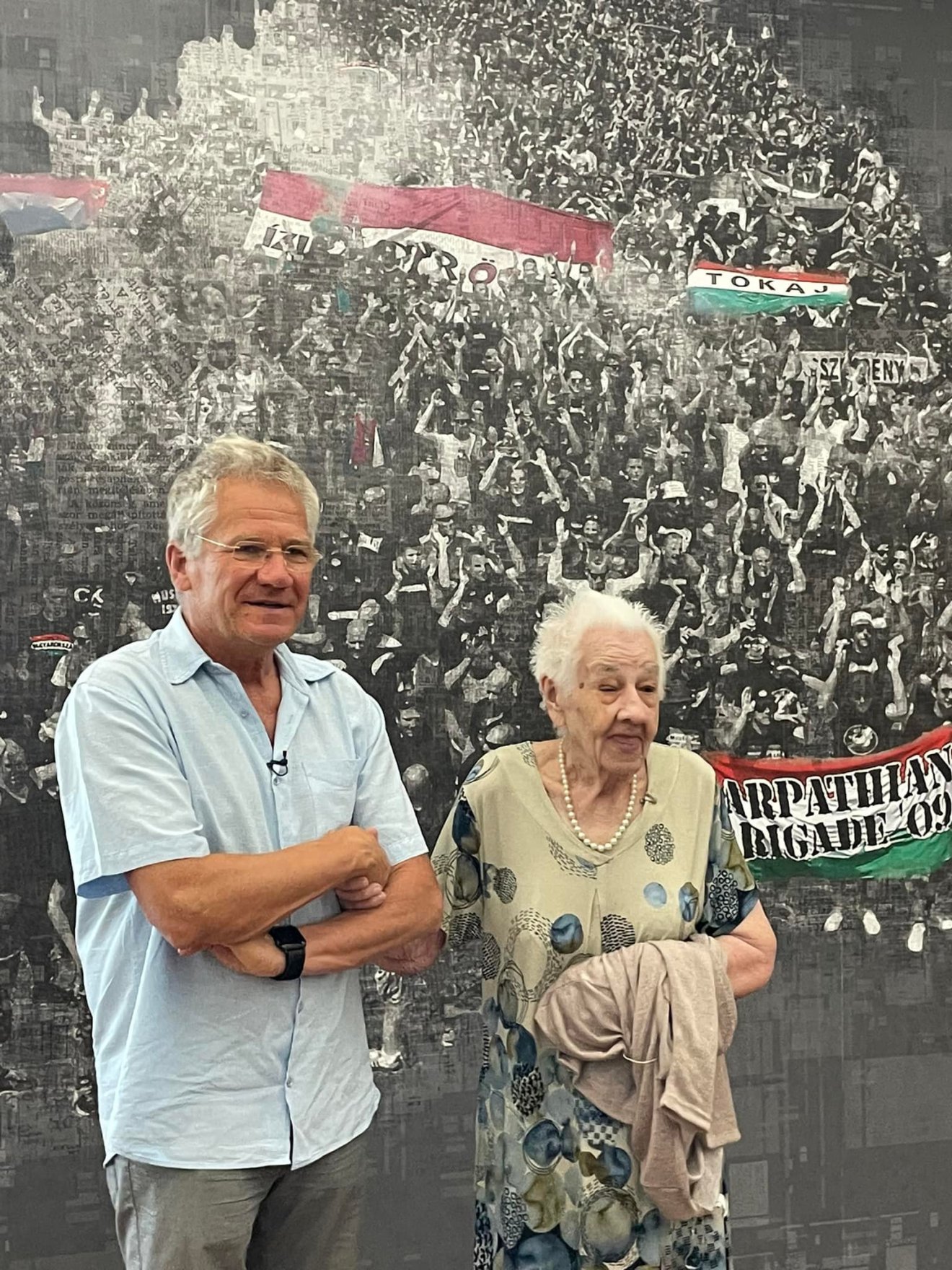 Édesanyjával a  Puskás Arénában &bullet;  Fotó: Facebook.com/Bölöni, az erdélyi legenda