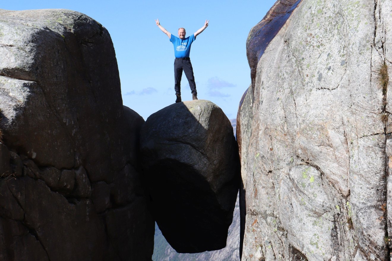 Kjeragbolten – Norvégia híres sziklája igen népszerű a turisták körében • Fotó: Veress Zsombor archívuma