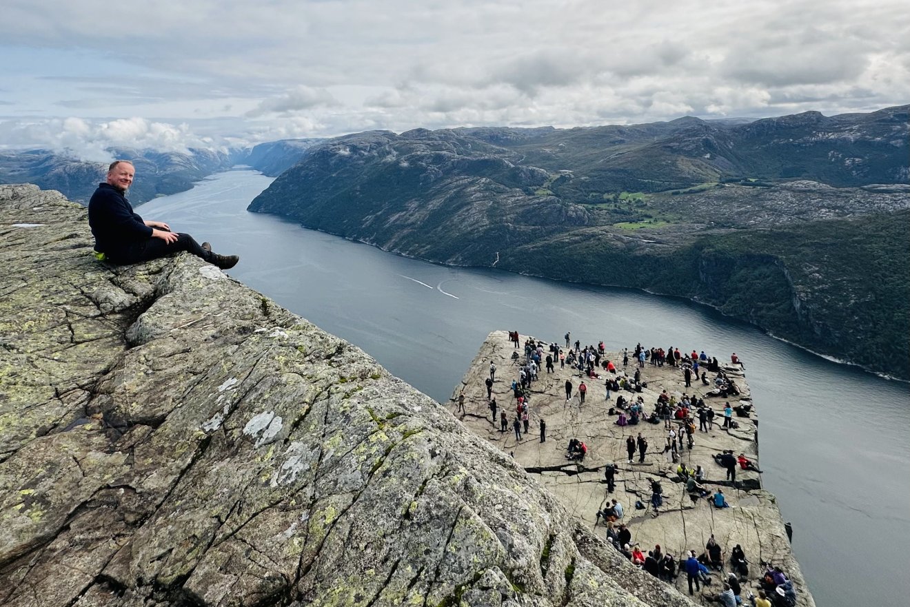Kilátás a Szószék-szikláról a Lysefjord fölött • Fotó: Veress Zsombor archívuma