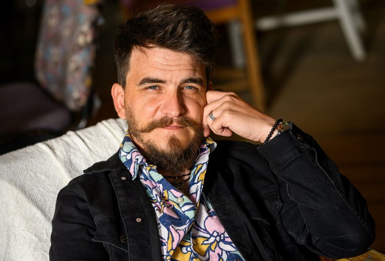 B. Szabó Zsolt: Nem öltözködöm, magamat hordom