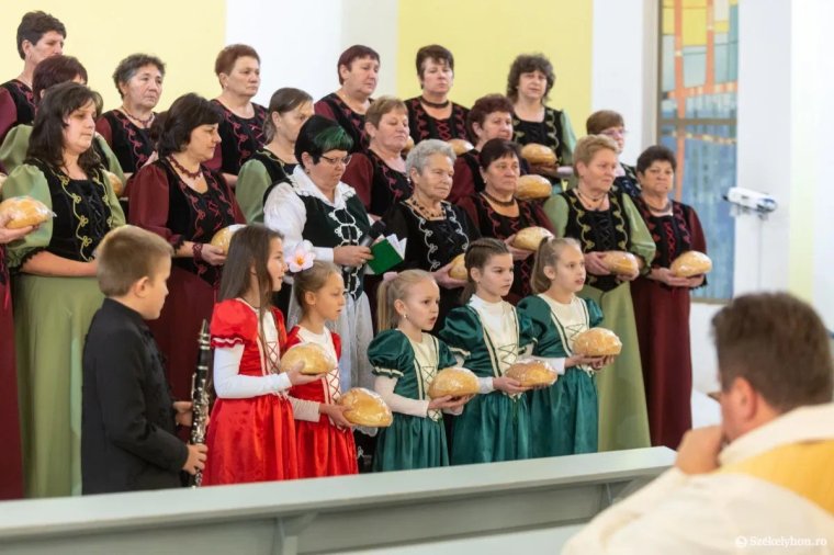 Erzsikék, Zsókák és Böskék – egy kórus, amelyben (szinte) mindenki Erzsébet