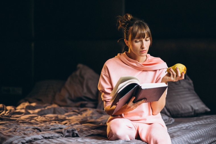 Utazás a lélek mélységes bugyraiba – Elena Ferrante: Nő a sötétben