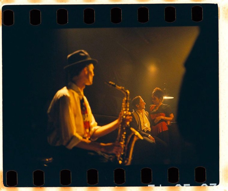 A brutalista jobb keze – Adrian Brody kézdublőre: Sógor Ákos