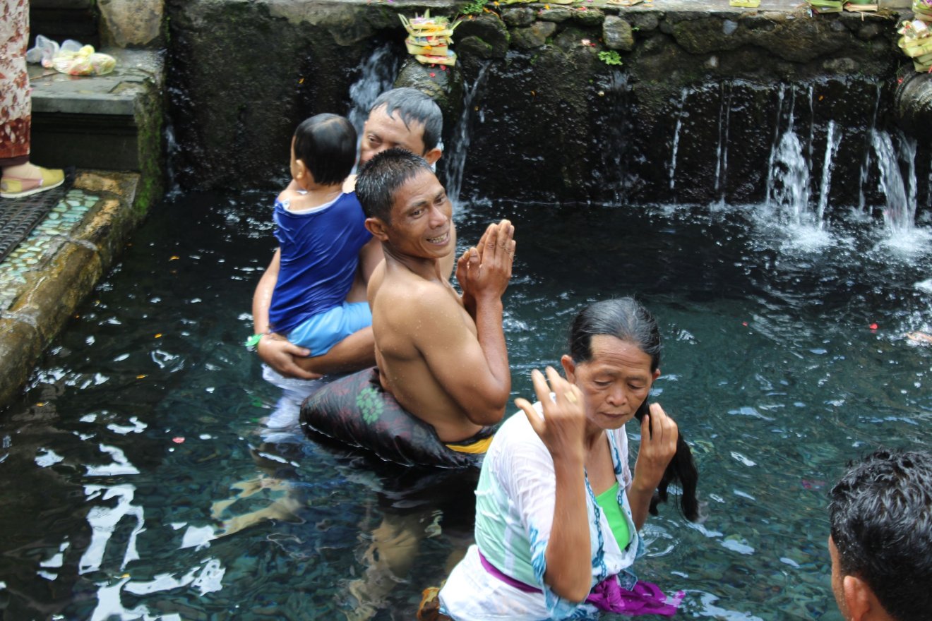 A víz a balinéz hinduizmus fontos eleme &bullet;  Fotó: Tóth Gödri Iringó