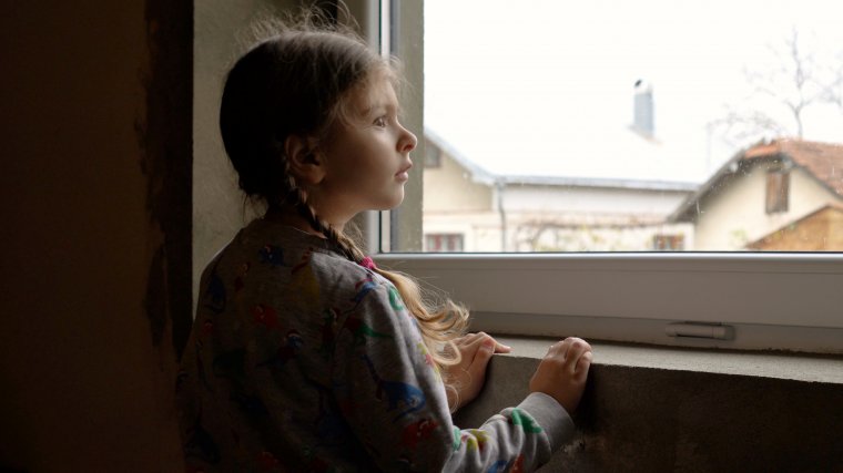 Almafánk – „Megtanulom egyedül, lefényképezzük, s elküldjük édesanyának. Még az is lehet, hogy hazajön, ugye?”