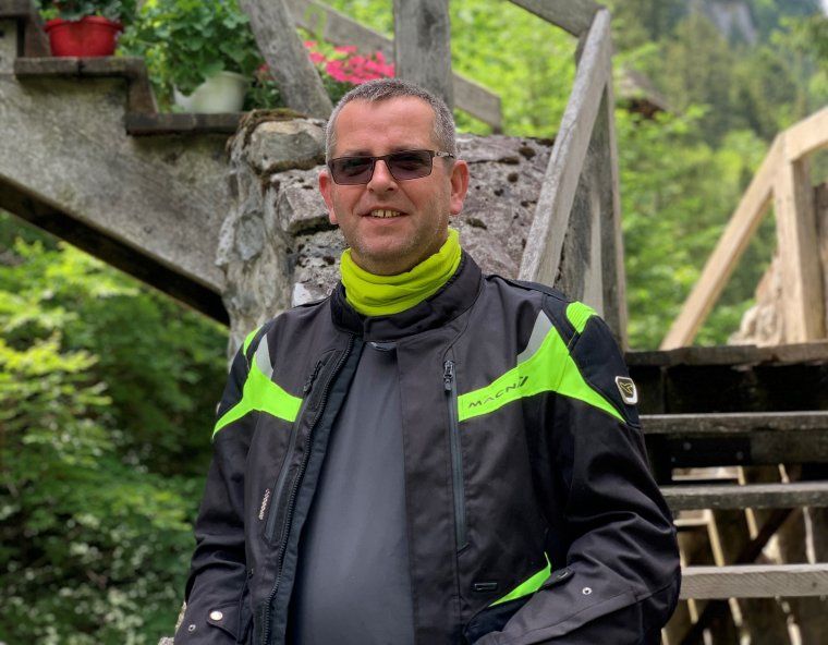 Hölgyes Pál Zsolt: A motorbiciklin ketten vagyunk – Vele utazom és Vele érek haza