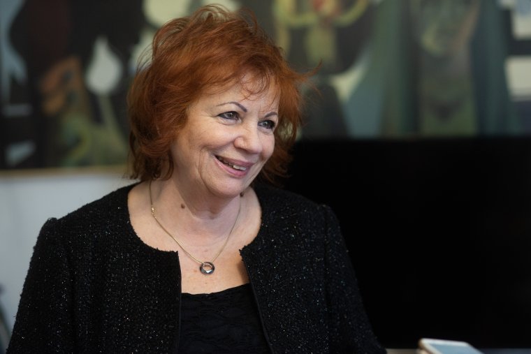 Bihari Márta: Úrinő magas sarkú cipőben