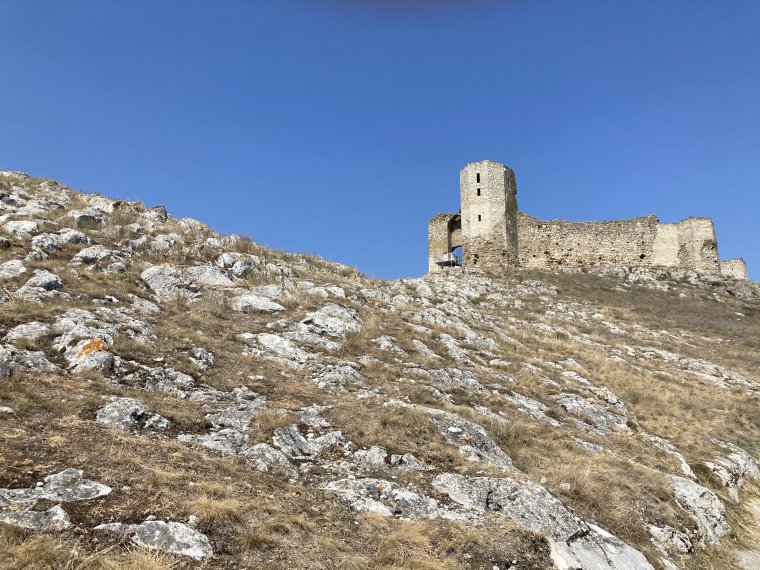 Ősrégi hegyek, antik romok földjén