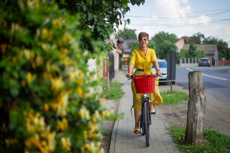 Tűzpiros, pöttyös, sárga: a „ruhavadász” prédái