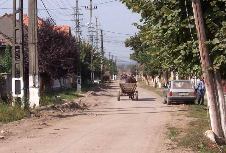 Elmaradott az infrastruktúra: a romániai utak 40 százalékán nincs aszfalt