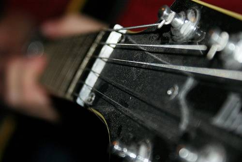 Erdőcsinádról Zsögödre költöznek a gitárosok