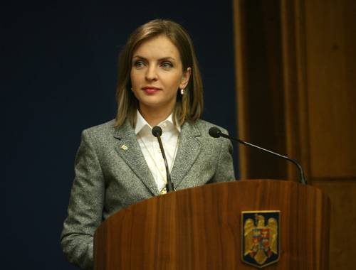 Miért tűnik úgy, hogy 2010-ben egyes minisztériumok személyzeti költségei növekednek?