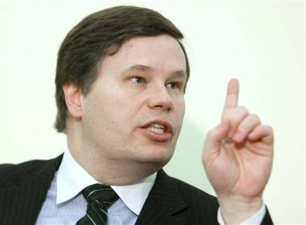 250 000-el kellene csökkenteni az állami alkalmazottak számát?