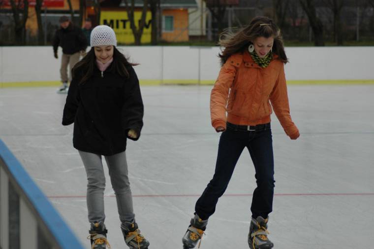 Megnyílt a jégpálya